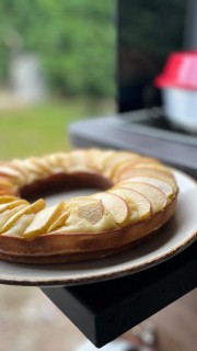Súper receta Tarta de manzana con chocolate @kinder.spain en horno @omniasweden de @juucuadrado en la furgo 🚐