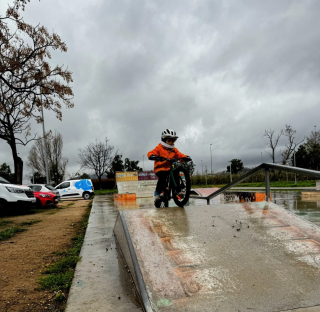 Gaudint de la bici encara que plogui.
Aprenent que no sempre cal que faci sol per sortir, que les ganes, la curiositat i les ganes de viure pesen més que quatre gotes.

#bici #bicilovers #weekend #rainydays☔️ #riderlifestyle